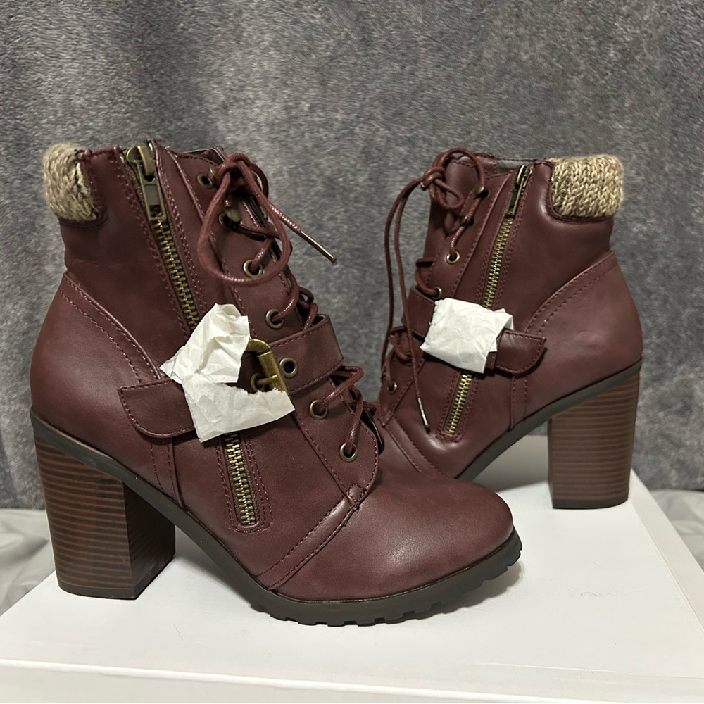 Women’s brand new Burgundy boots size 7